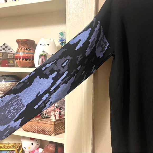 🏷️ totw • black & blue long sleeve sleeve turtleneck with aztec abstract print - Picture 11 of 16